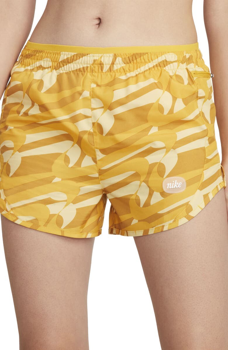 

Беговые шорты Dri-FIT Icon Clash Tempo Luxe NIKE