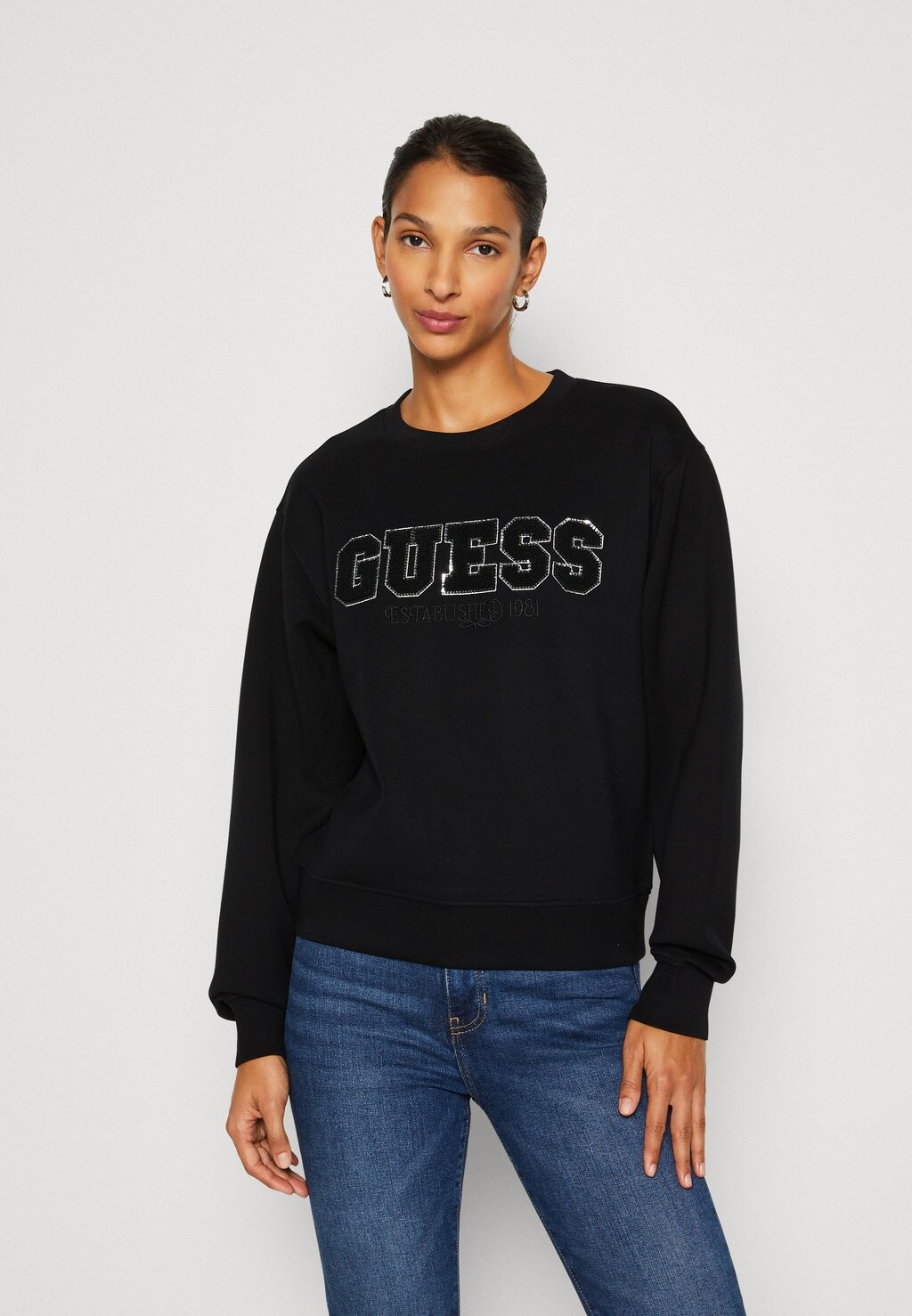 

Толстовка Guess УКРАШЕННЫЙ ЛОГОТИП, цвет jet black