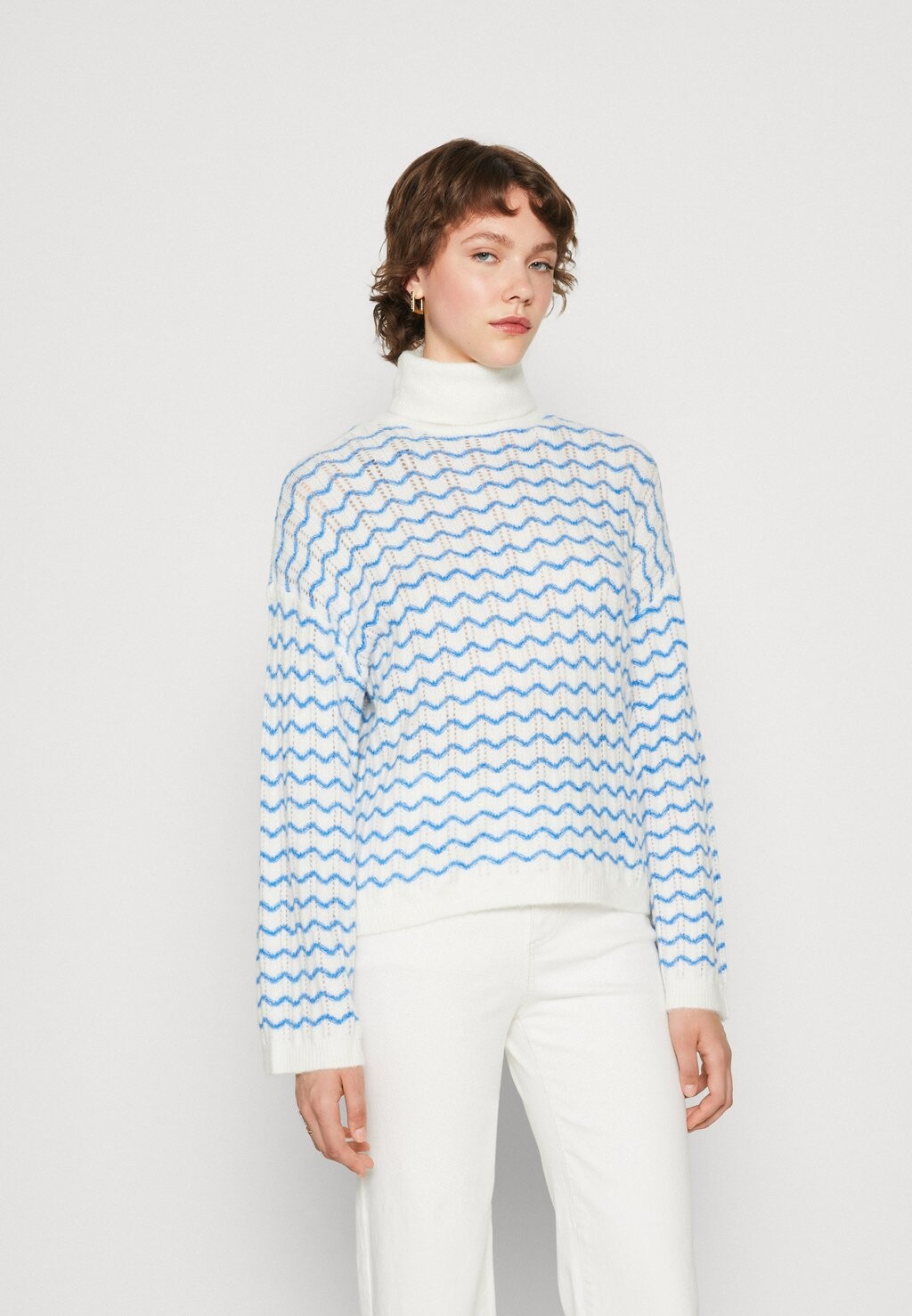 

Свитшот Pieces PCJOYCE ROLL NECK, цвет cloud dancer/french blue