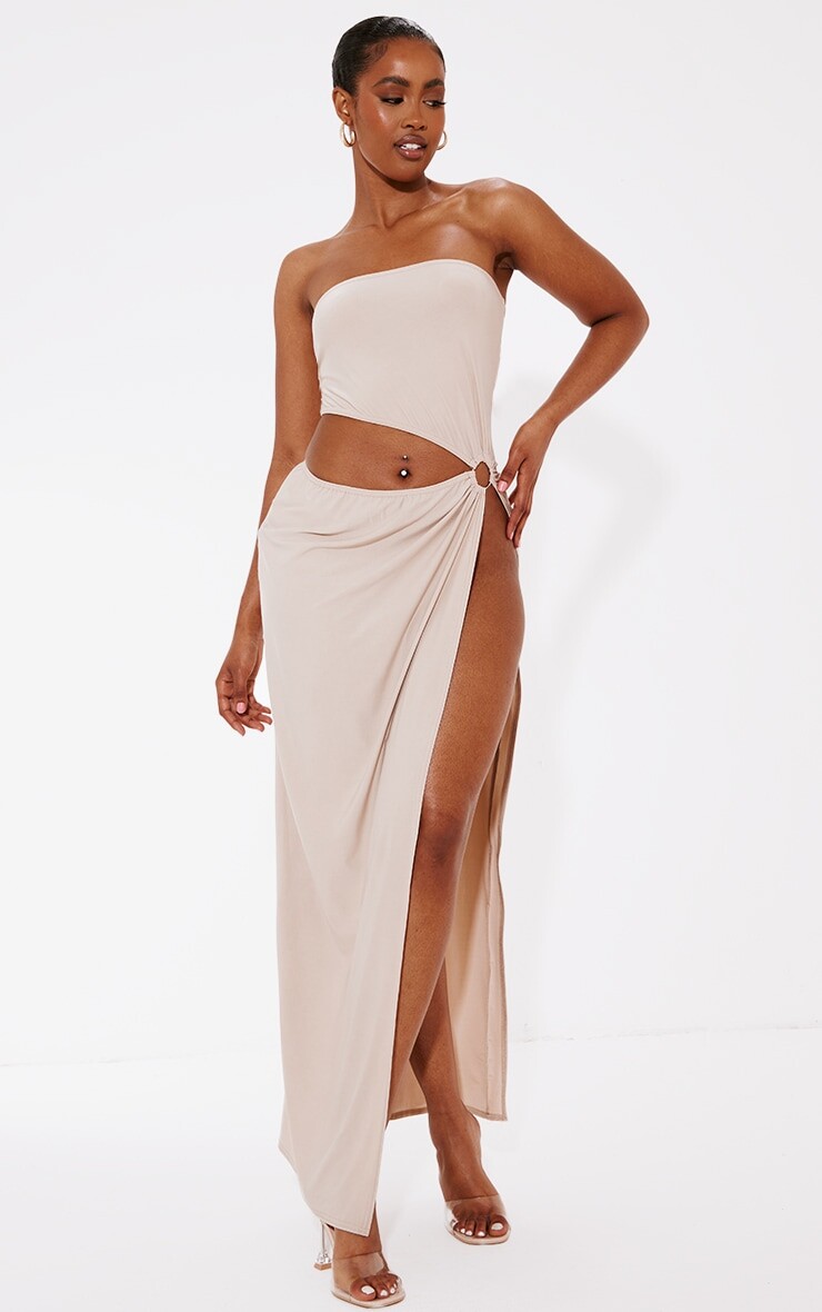 

PrettyLittleThing Асимметричное платье-бандо макси с обтягивающим кольцом Shape Taupe