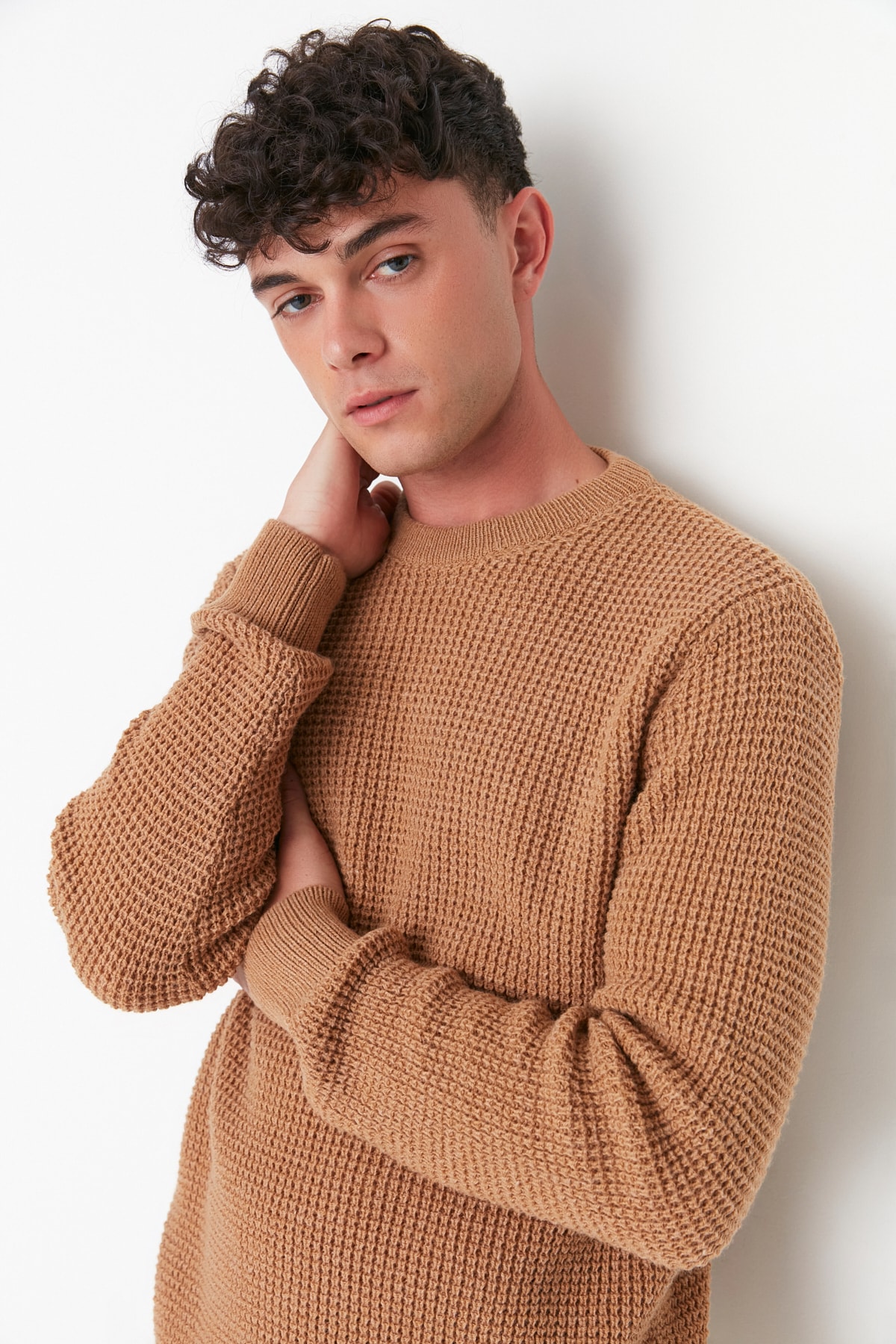 Свитер Trendyol стандартного кроя с круглым вырезом, светло-коричневый fracomina свитер светло коричневый s