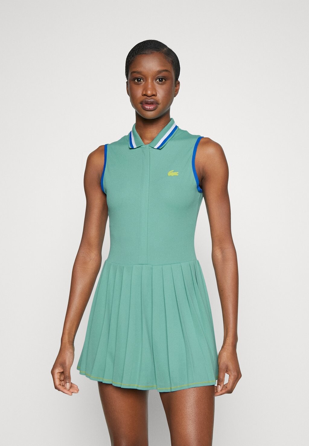 

Платье для тенниса Lacoste