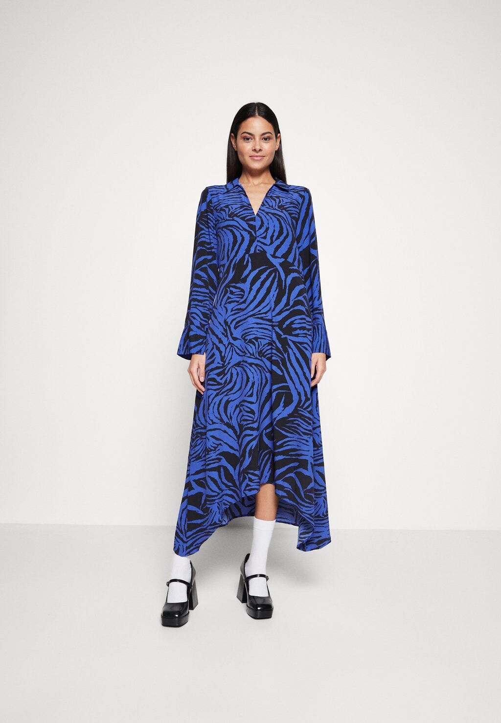

Платье макси Monki