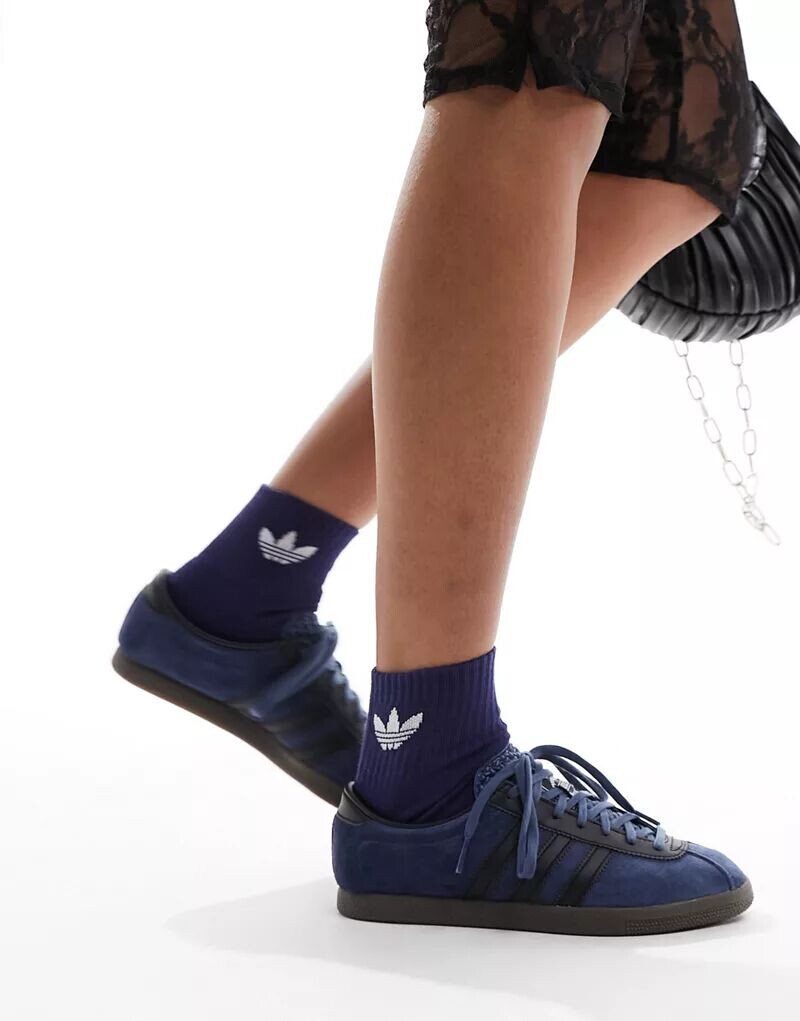 

Темно-синие и черные кроссовки adidas Originals London