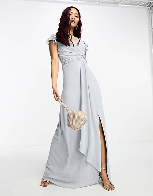 

Серое платье макси с развевающимися рукавами TFNC Petite Bridesmaid, Серый