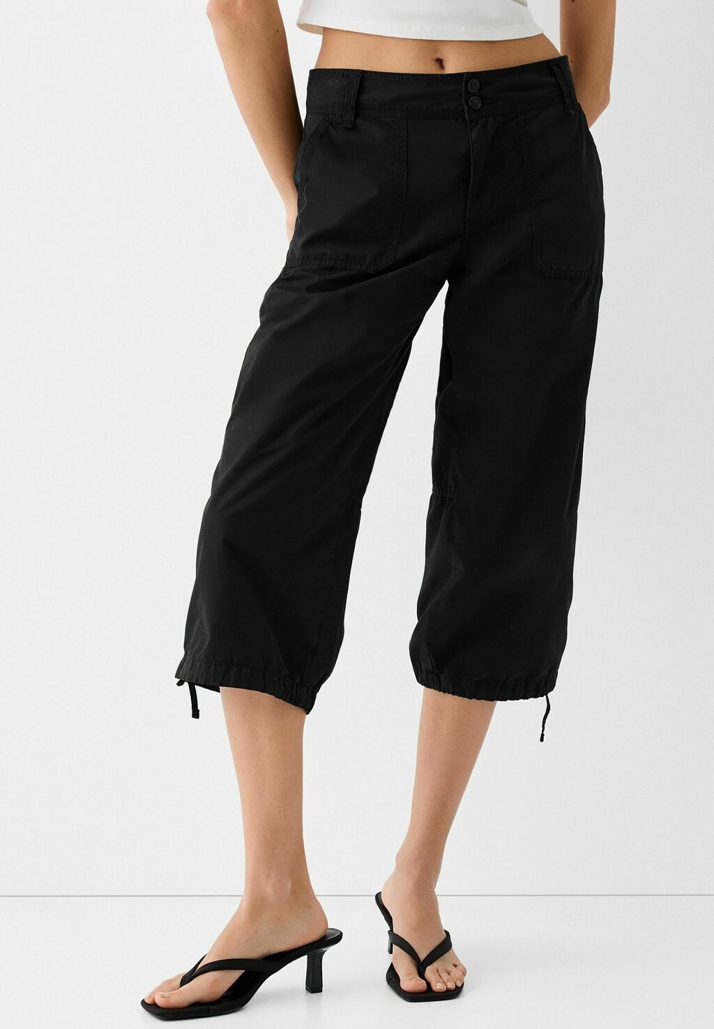 

Шорты CAPRI Bershka, черный