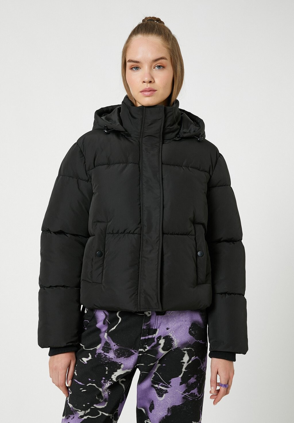 

Зимняя куртка HOODED POCKET DETAIL SHORT PUFFER Koton, цвет black