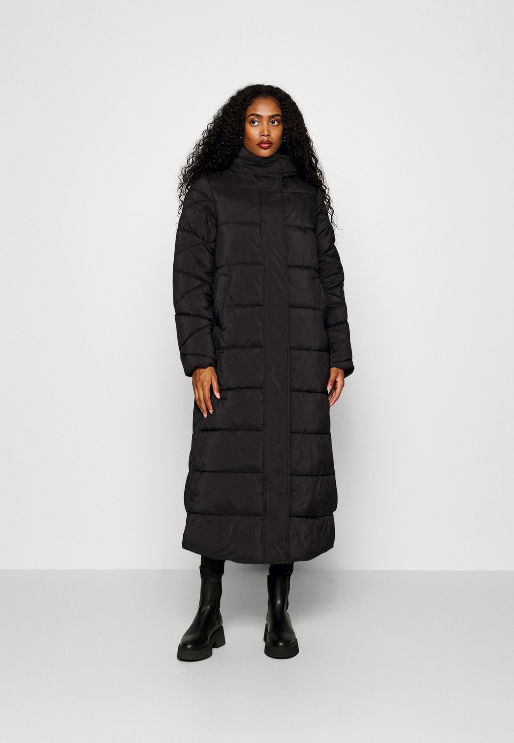 

Зимнее пальто YASLIRO LONG PADDED COAT Yas Tall, цвет black