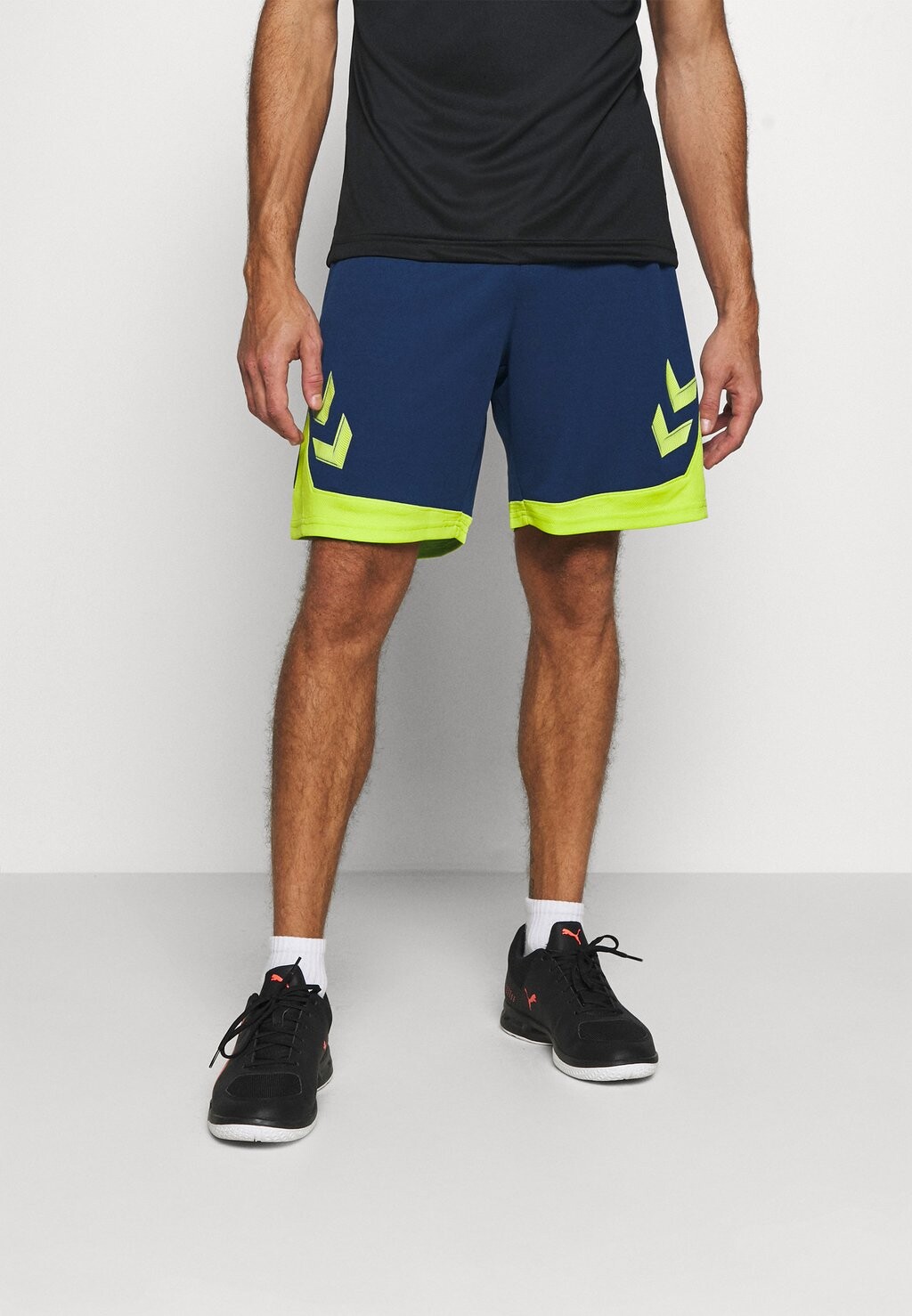 

Спортивные шорты Hummel