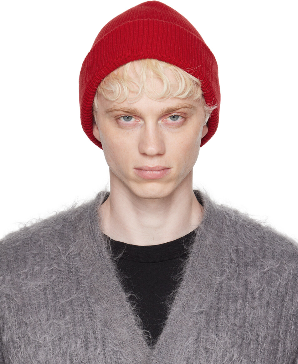 

Красная шапка в рубчик John Elliott