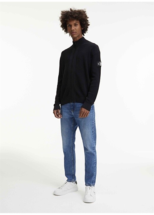 

Классический однотонный черный мужской свитер с круглым вырезом Calvin Klein Jeans