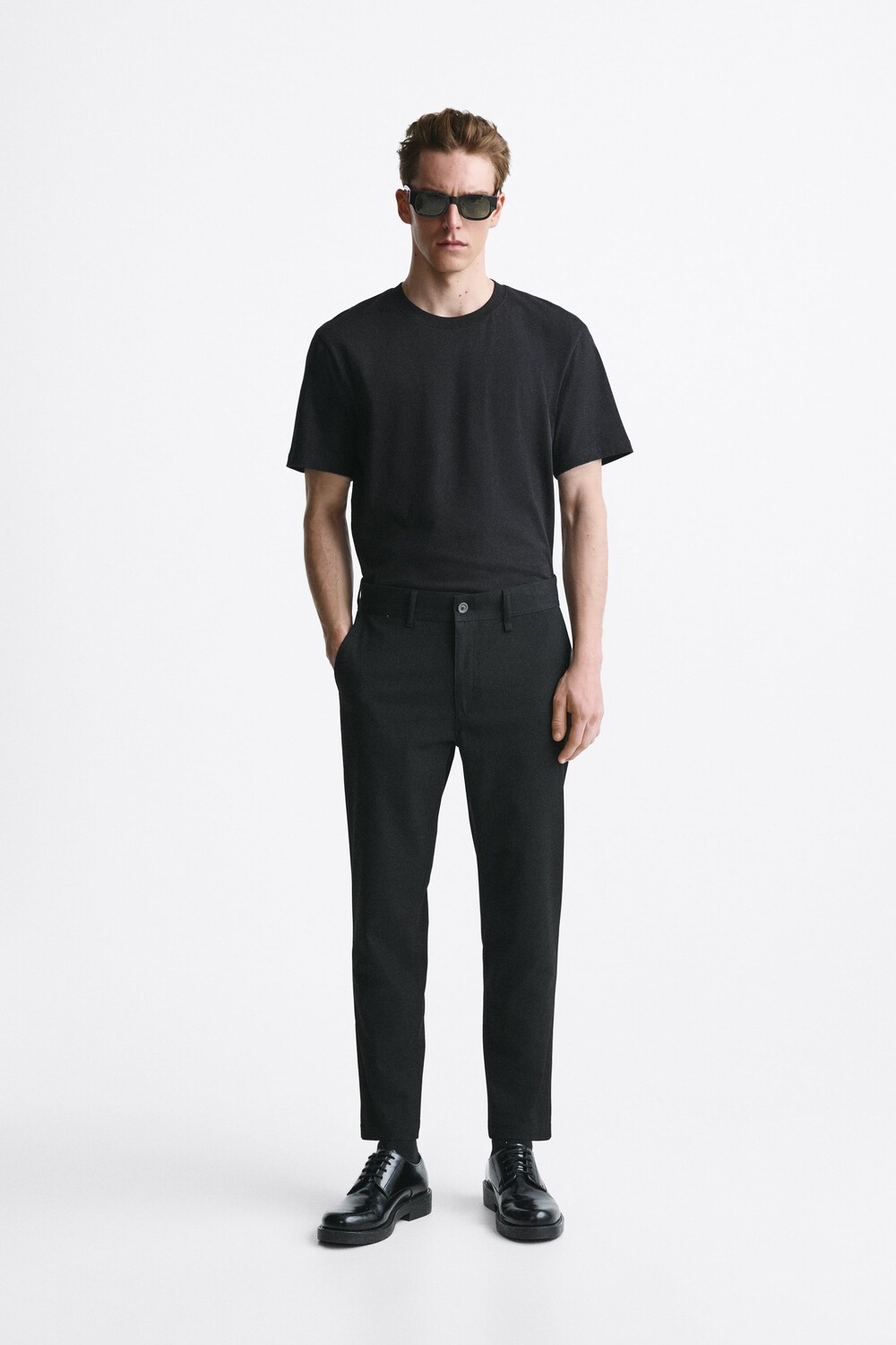 

Комфортные брюки с текстурированными рукавами Zara
