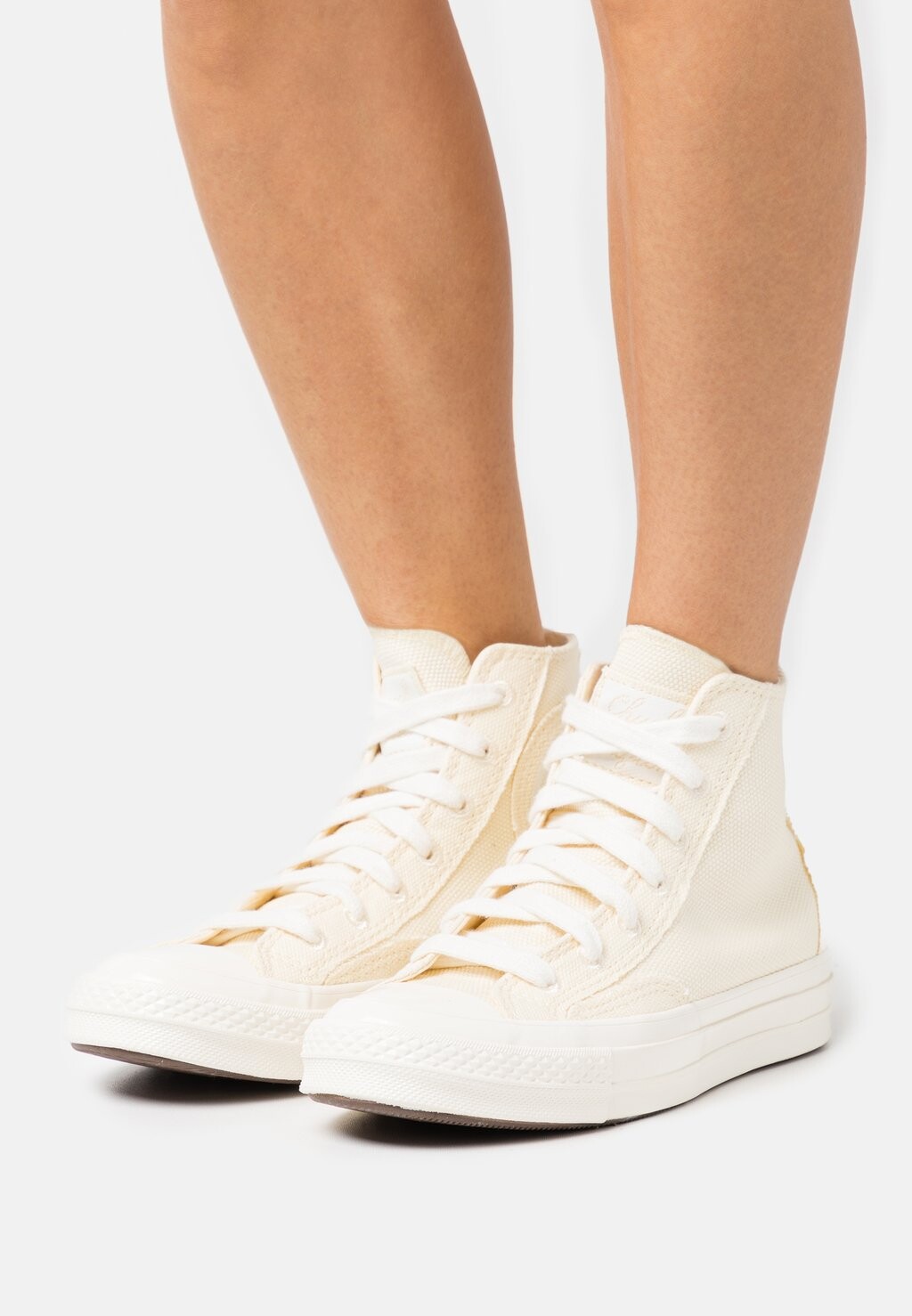 

Высокие кроссовки Converse