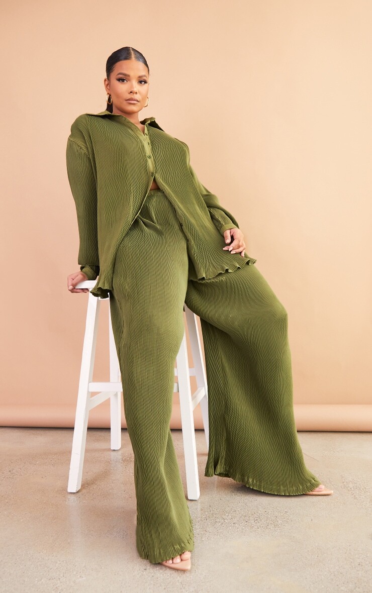 

PrettyLittleThing Широкие брюки цвета хаки со плиссировкой и высокой талией