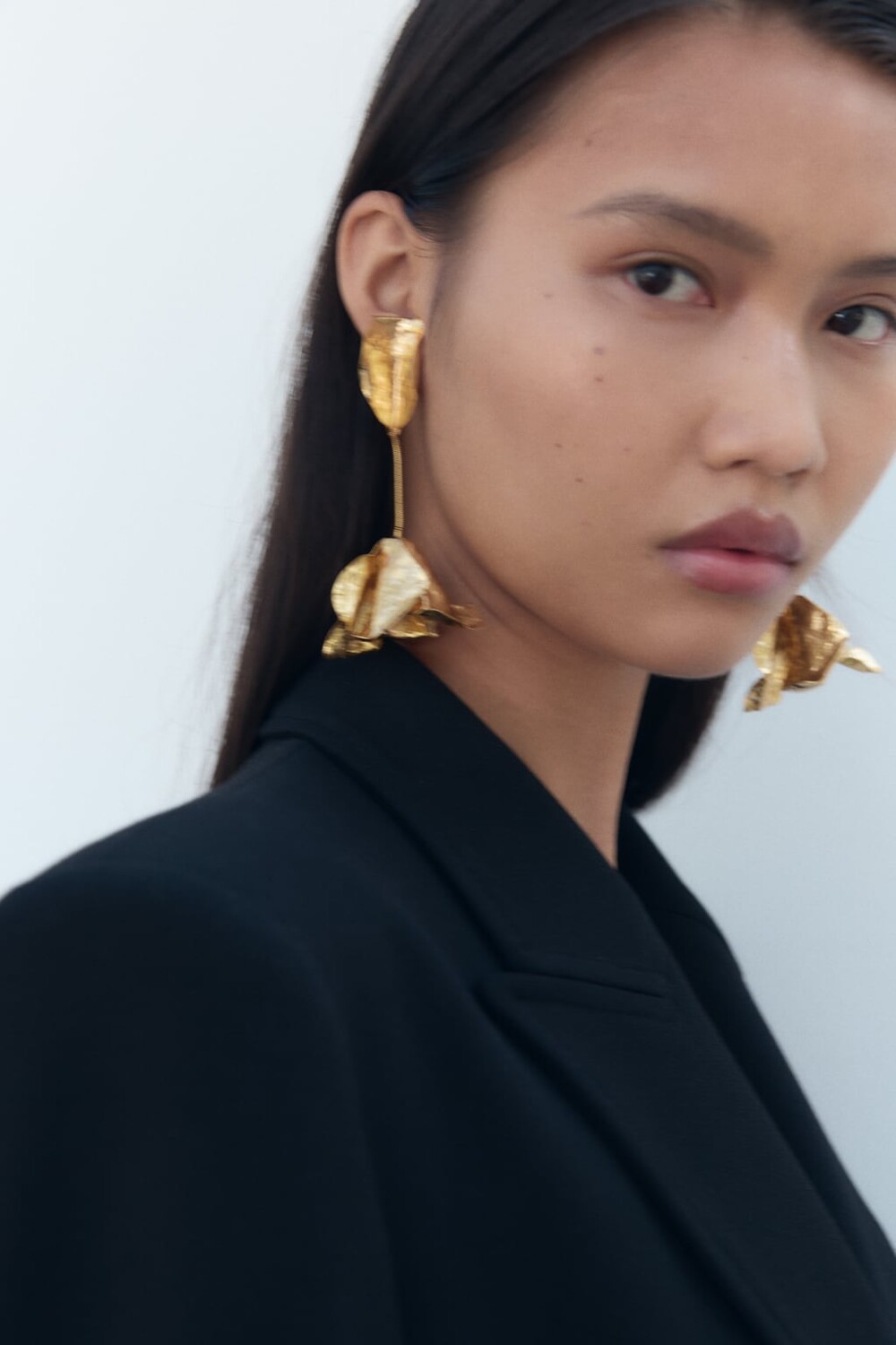 

Металлические серьги с цветками ZARA, золотой
