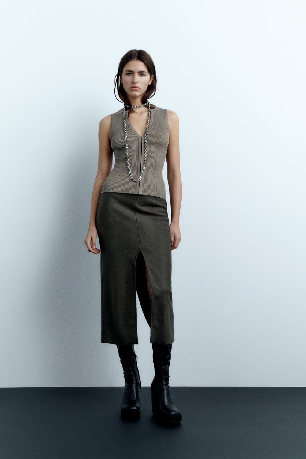 

Приталенный вязаный топ с крючком и петельками ZARA, серый