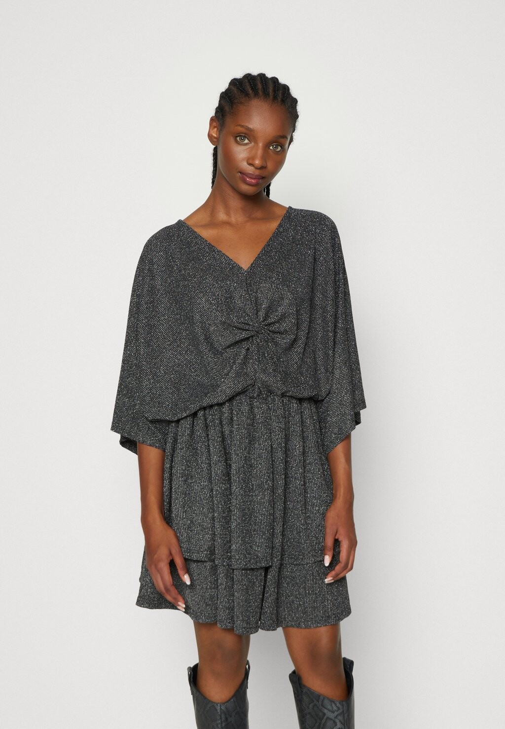 

Элегантное платье Mencia Stripe V Neck Dress Colourful Rebel, цвет metallic