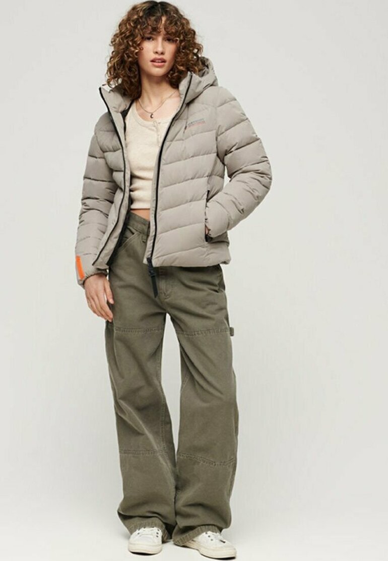 

Зимняя куртка Superdry С КАПЮШОНОМ, цвет winter stone grey