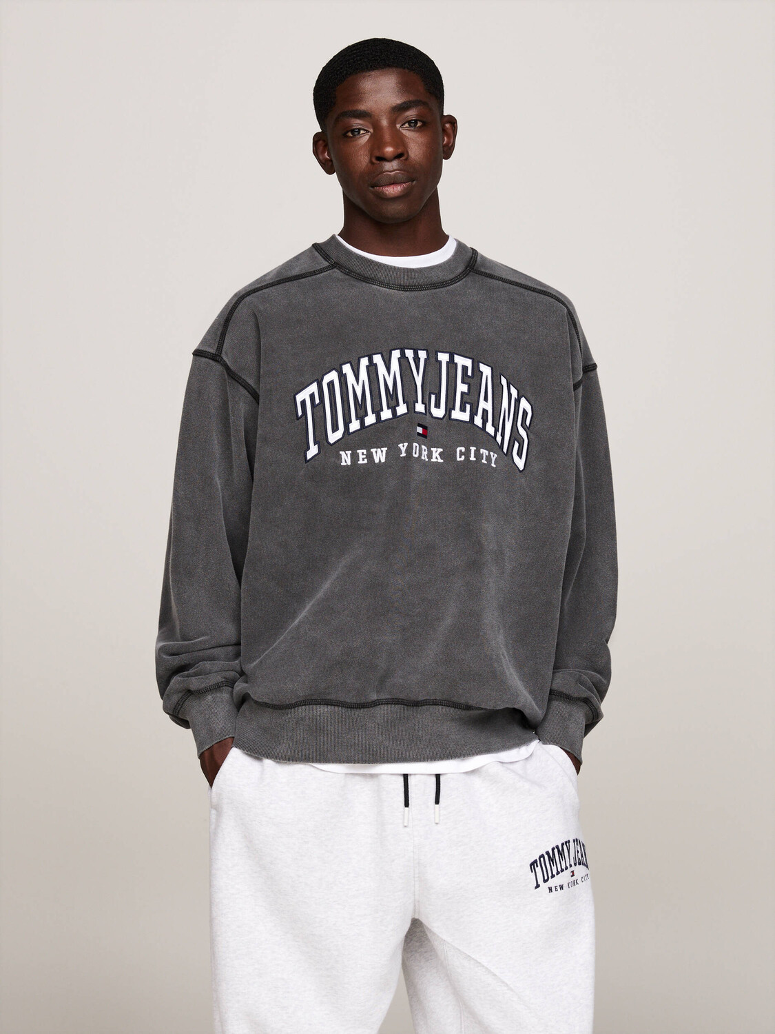 

Толстовка Tommy Jeans Loose fit, черный