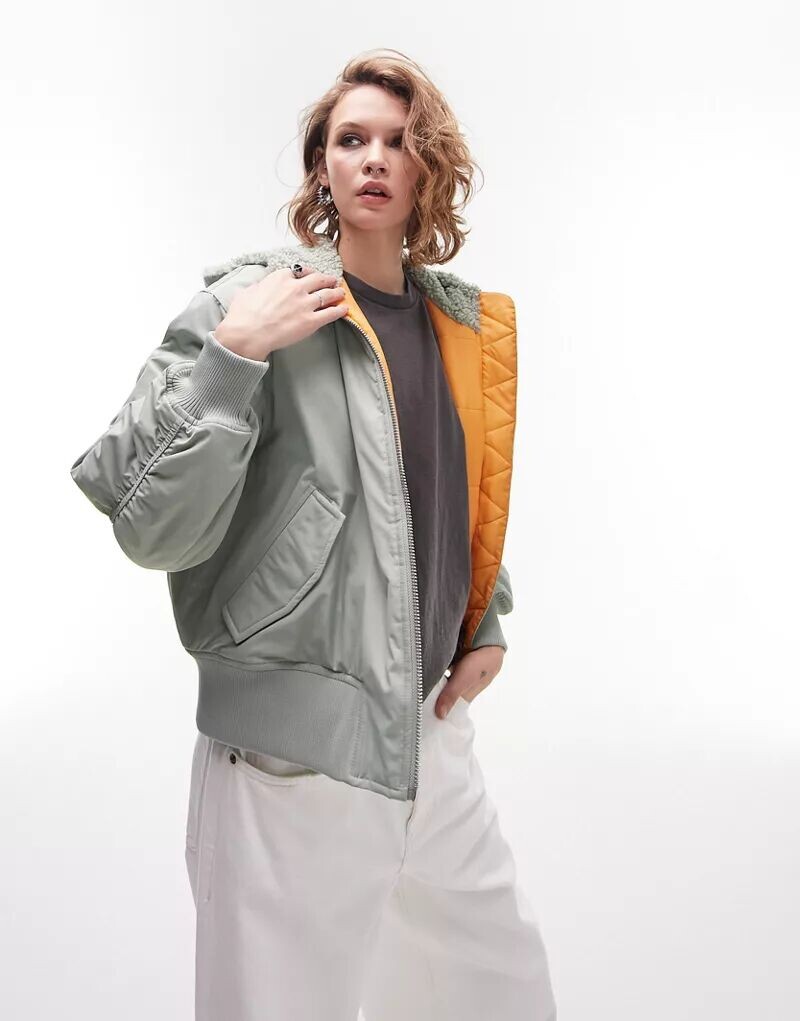 

Зеленая куртка-бомбер с капюшоном Topshop