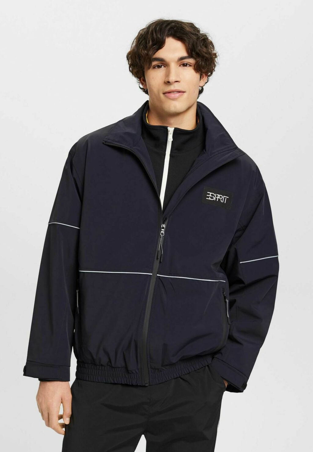 

Куртка демисезонная Esprit
