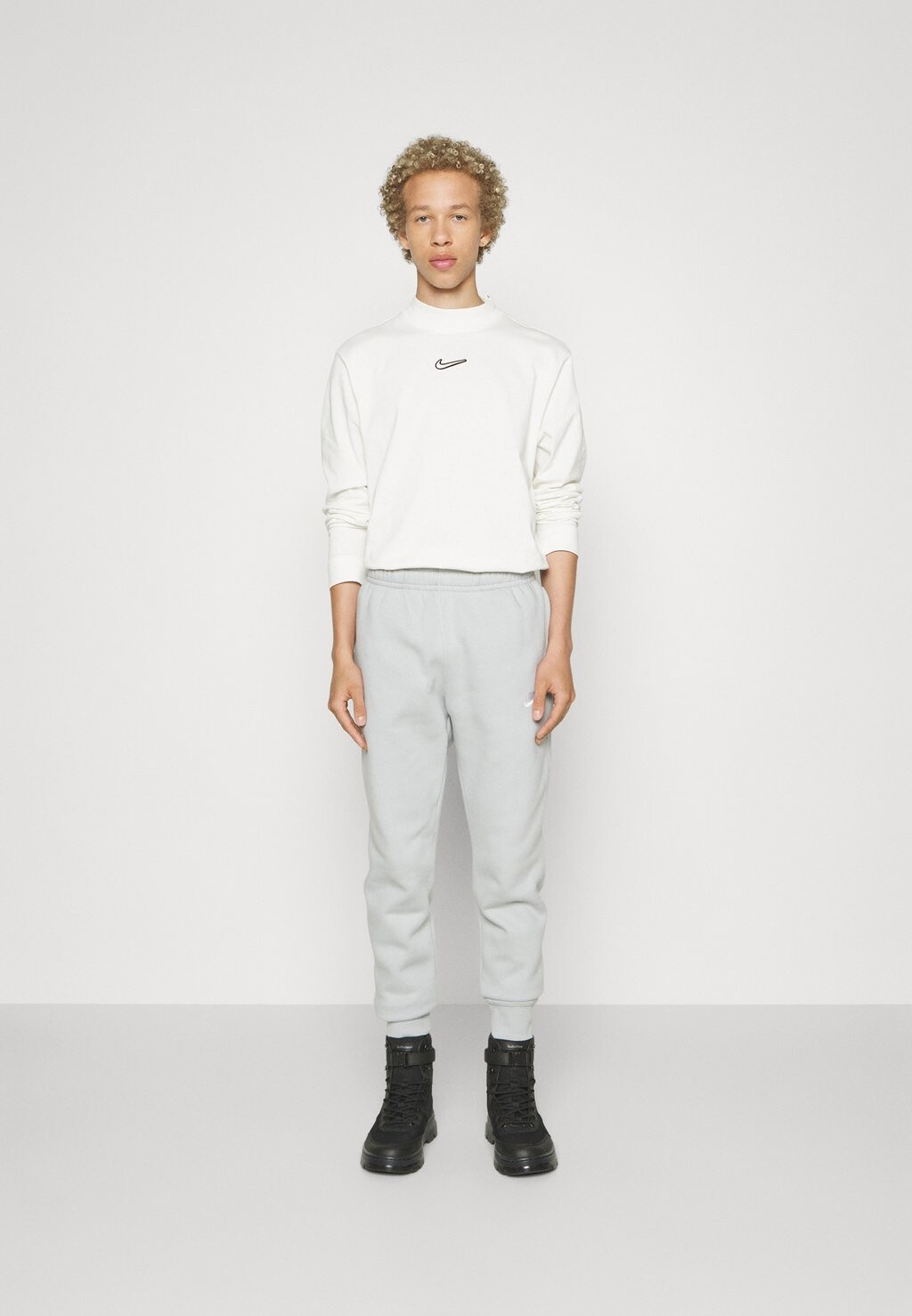 

Спортивные брюки Nike, светло-дымчато-серый/белый