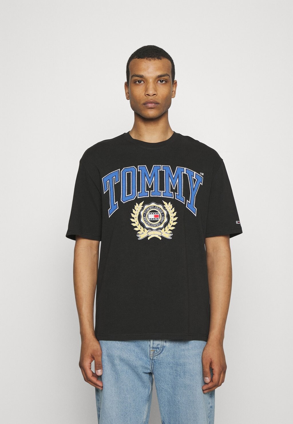 

Футболка с принтом Tommy Jeans, черный