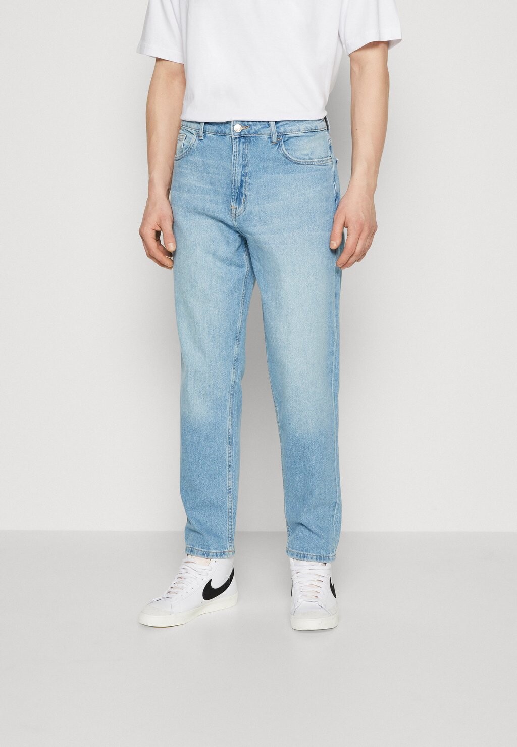 

Зауженные джинсы Denim Project