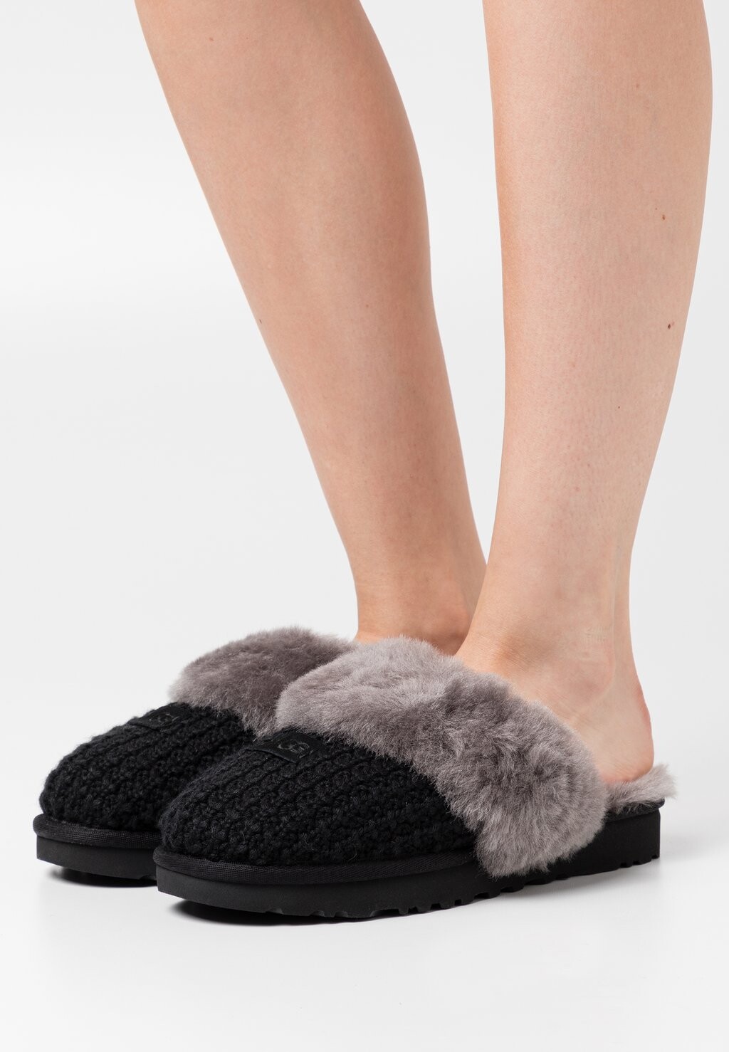 

Тапочки UGG, черный