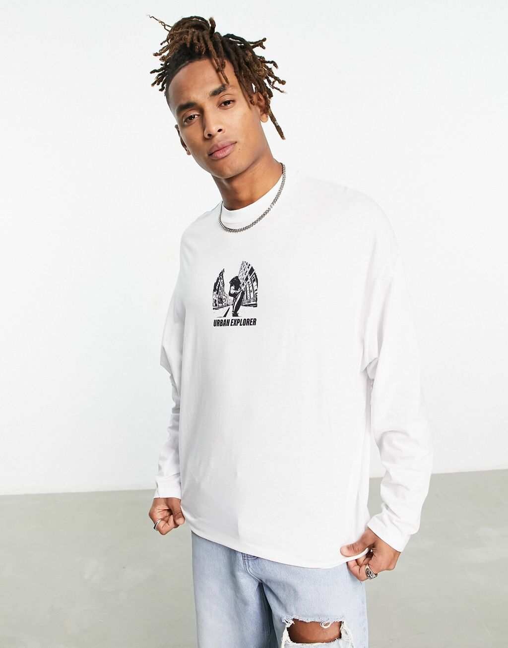 

Белая футболка оверсайз с длинными рукавами и принтом скейтбордов ASOS DESIGN, Белый
