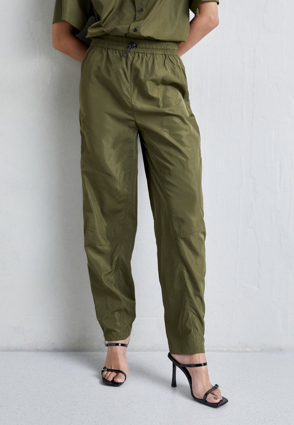 

Брюки Zelda Tech Trouser Wood Wood, цвет pitch-dark