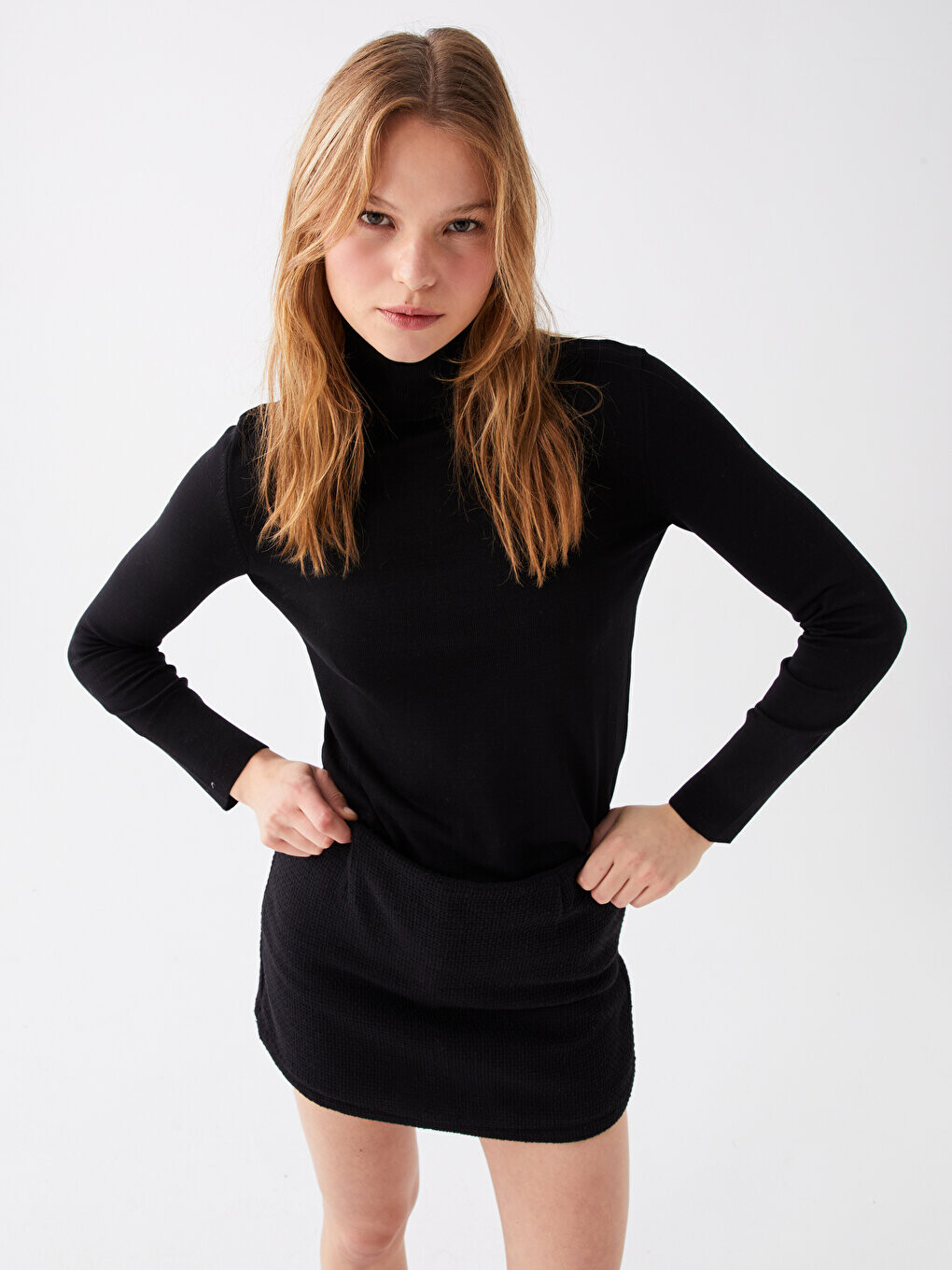 

Однотонный женский трикотажный свитер с водолазкой и длинными рукавами LCW Casual, черный