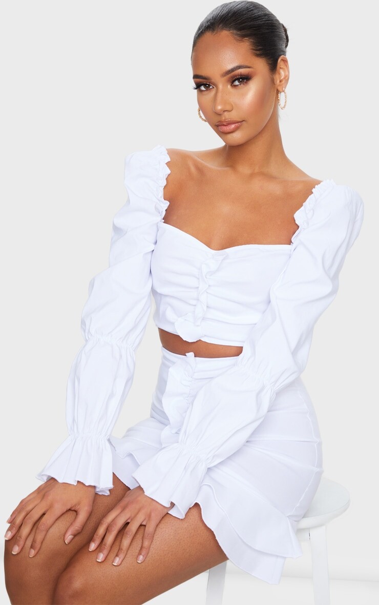 

PrettyLittleThing Белый укороченный топ с длинными рукавами и рюшами спереди из эластичной ткани