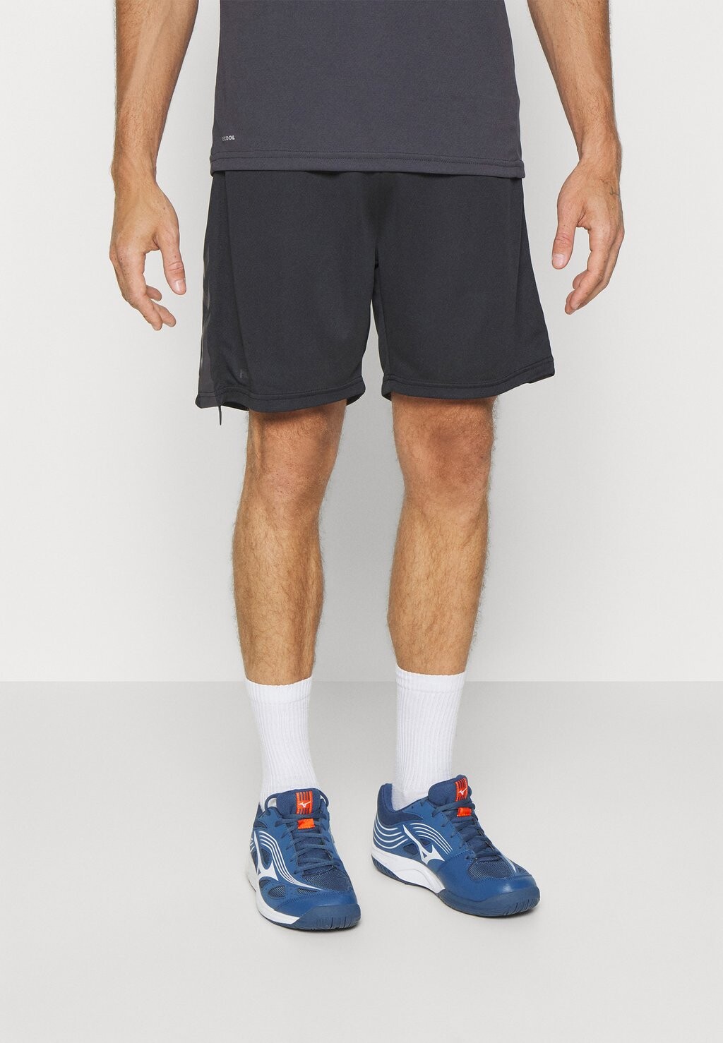 

Спортивные шорты Hummel
