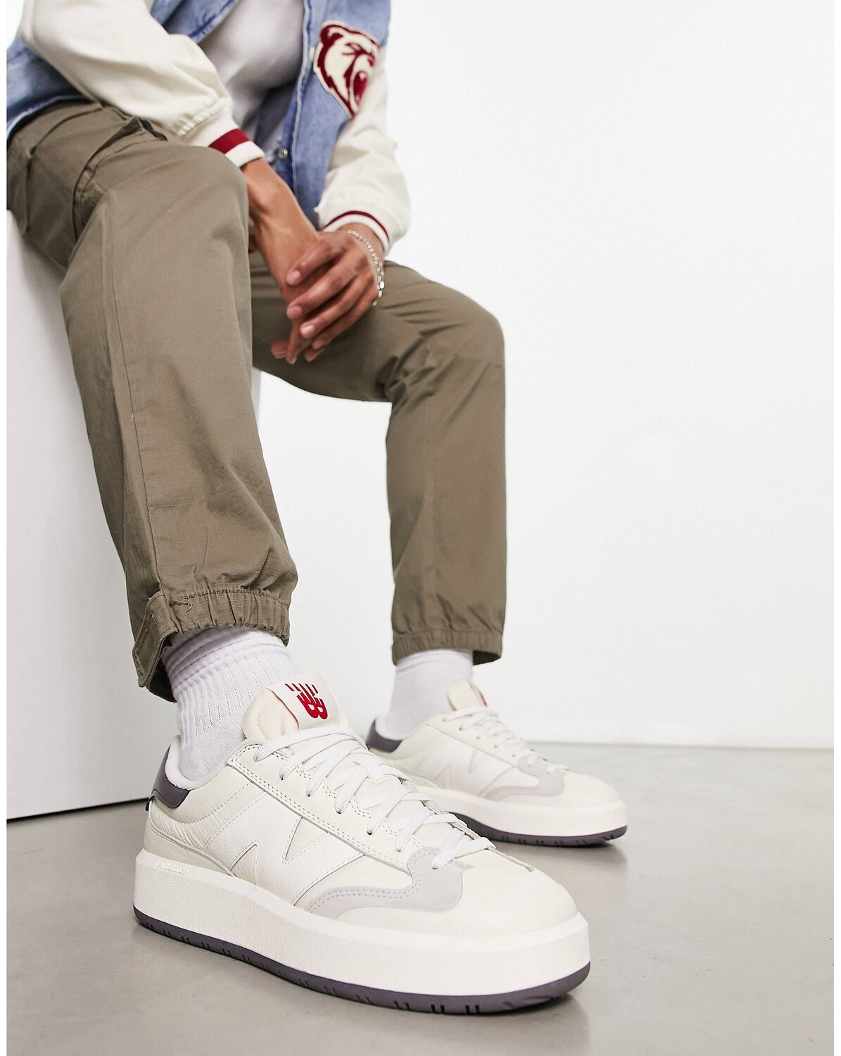 

Бело-черные кроссовки New Balance CT302, Черный
