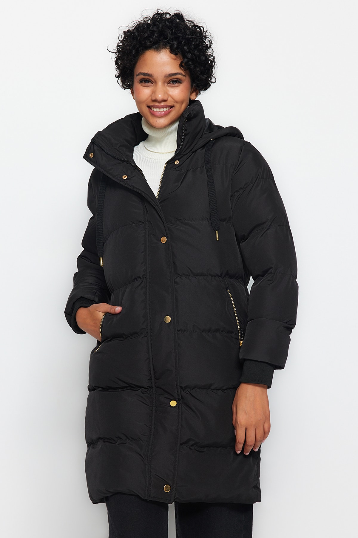 Куртка-пуховик Trendyol водоотталкивающая с капюшоном, черный цена и фото