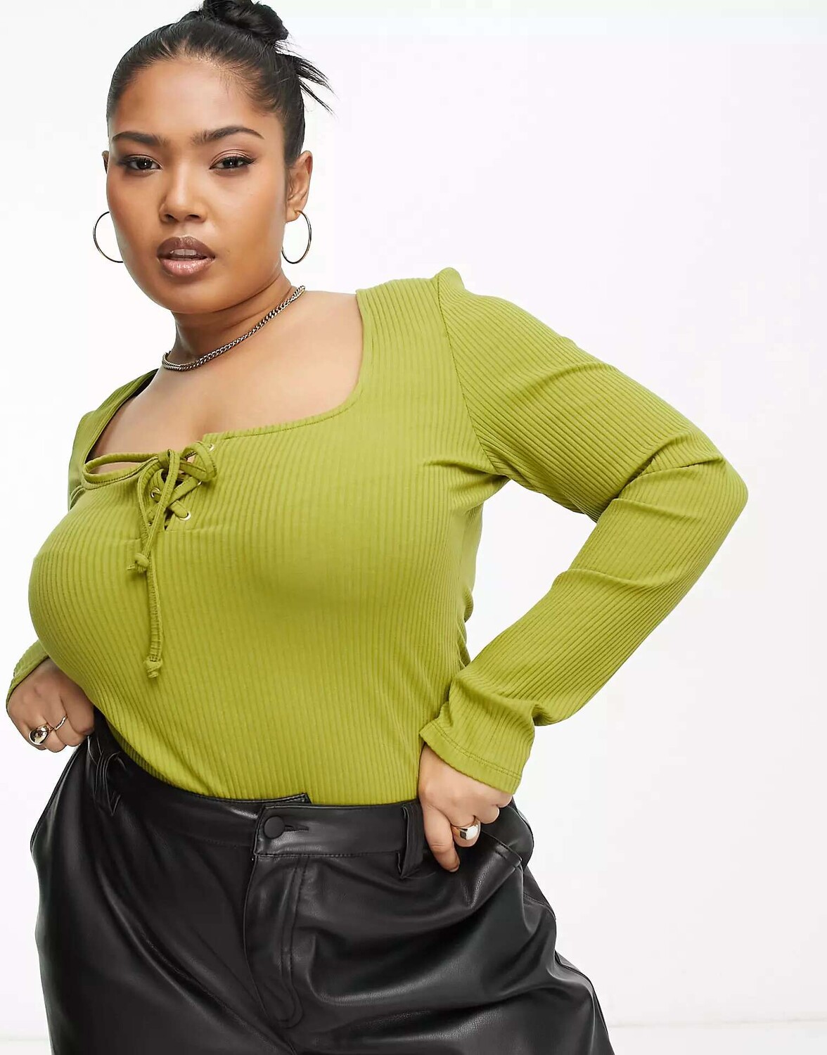 

Оливковое боди со шнуровкой и длинными рукавами ASOS DESIGN Curve