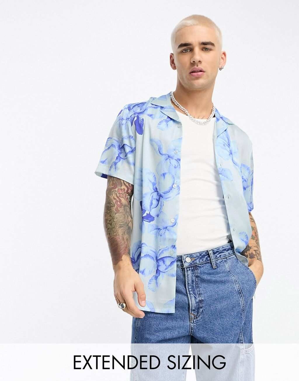 

Синяя атласная рубашка с цветочным принтом ASOS DESIGN revere