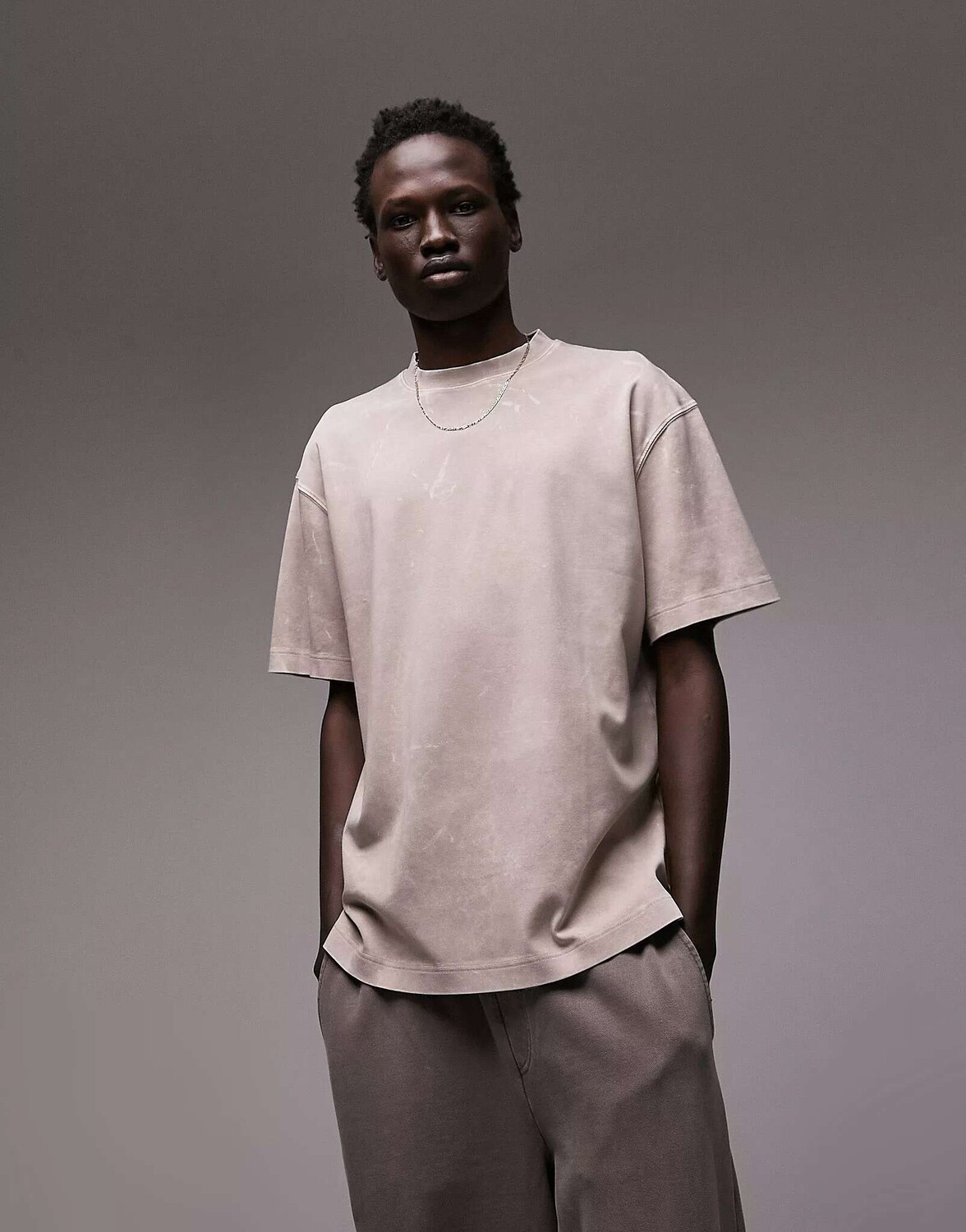 

Футболка оверсайз с эффектом спрея Topman цвета Stone