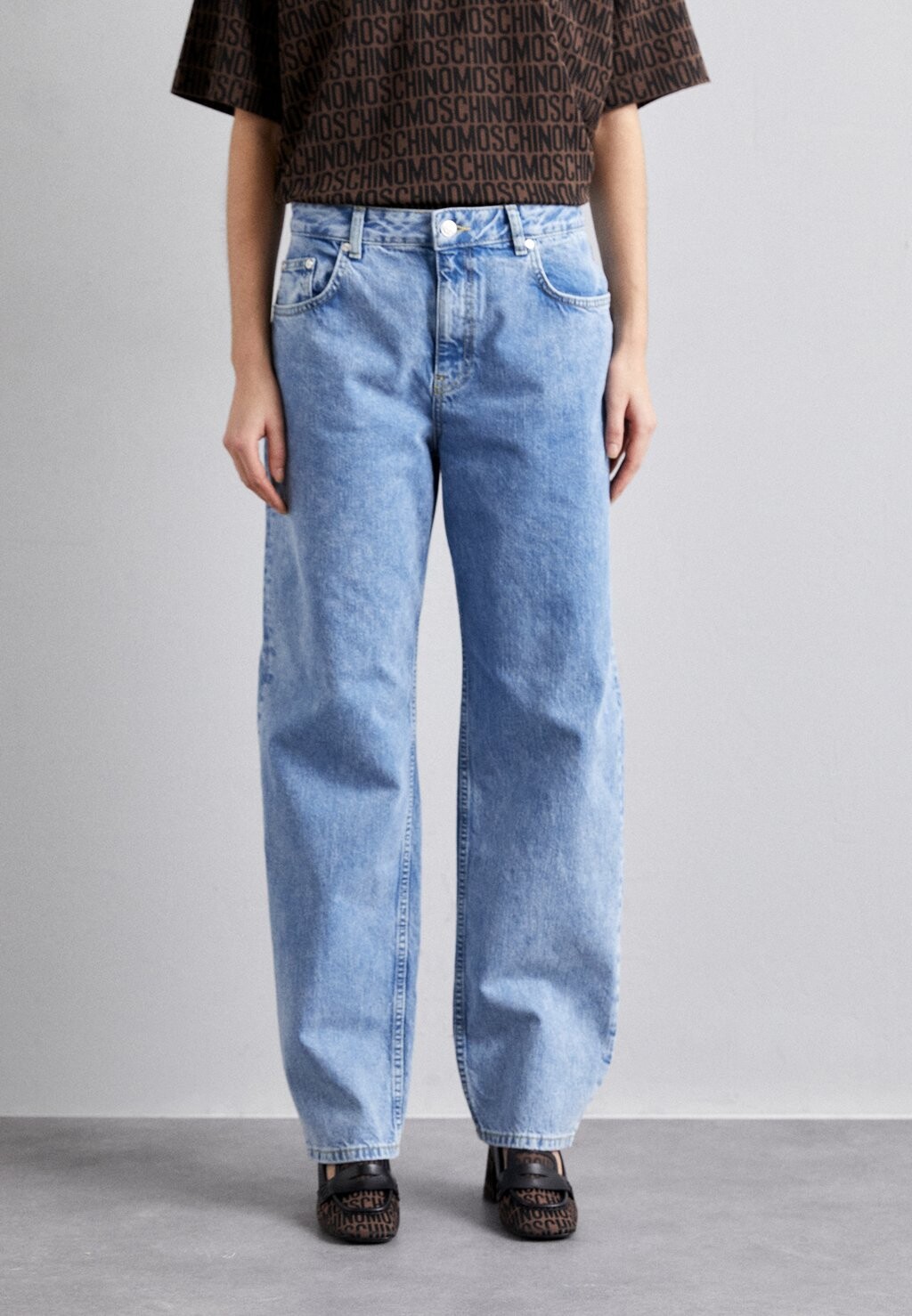 

Джинсы свободного кроя TROUSERS MOSCHINO JEANS, синий деним