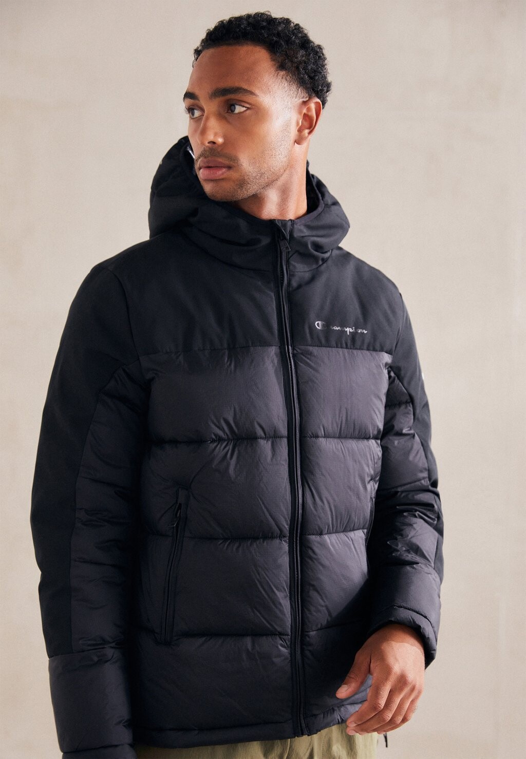 

Зимняя куртка Champion КУРТКА С КАПЮШОНОМ OUTDOOR, цвет black beauty
