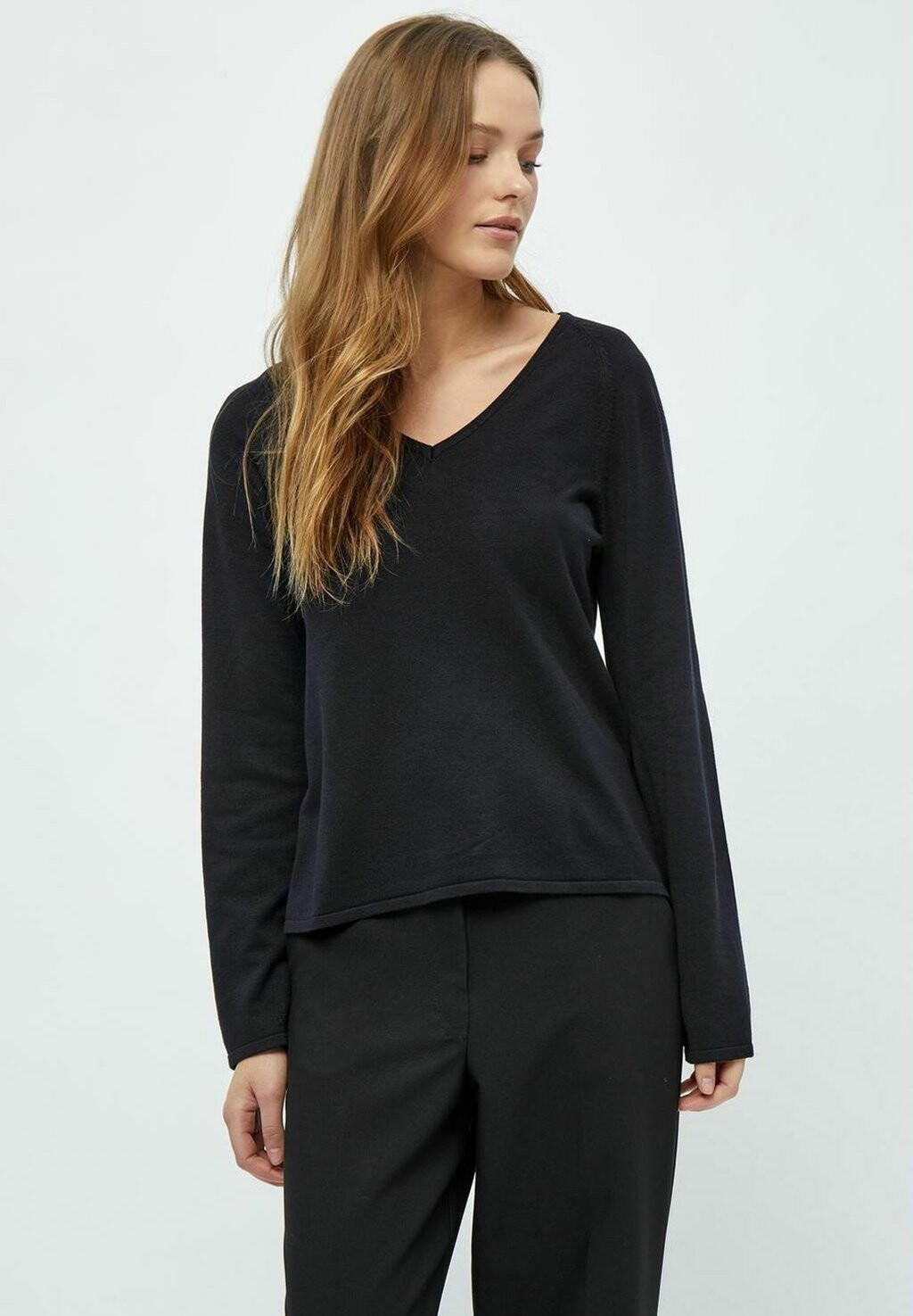 

Свитер PEPPERCORN Tana V Neck Raglan Long Sleeve, черный