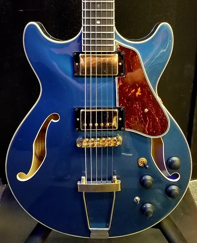 

Электрогитара Ibanez AMH90 Artcore Expressionist Prussian Blue Metallic w/FREE Pro Setup