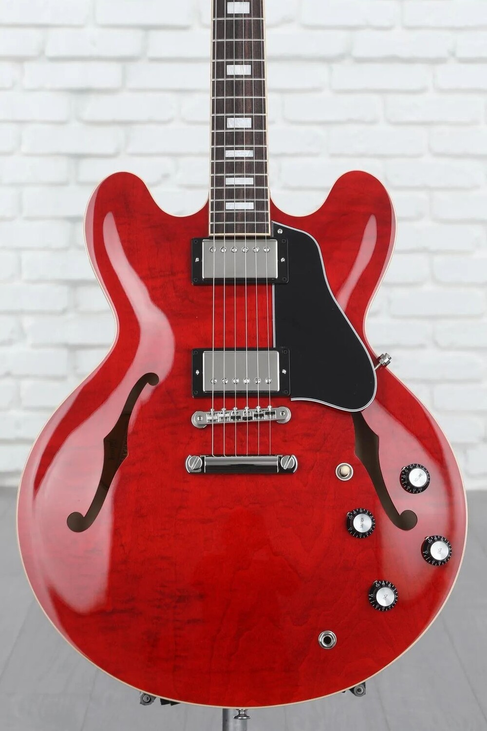 

Электрогитара Gibson ES-335 с фигурным полуполым корпусом - Sixties Cherry