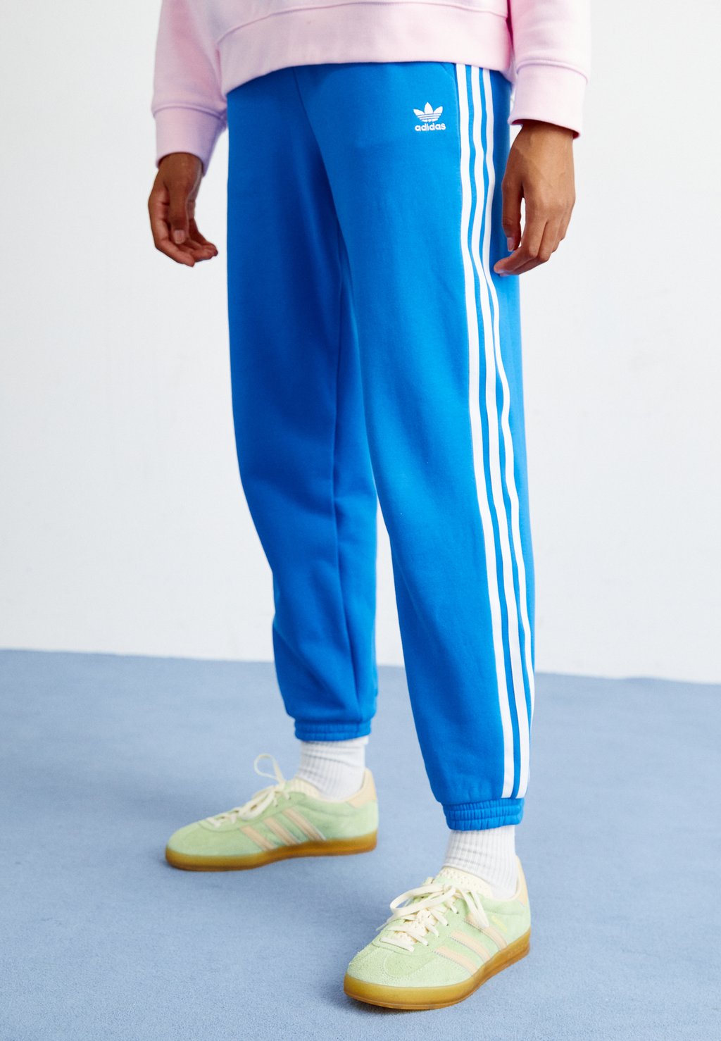 

Спортивные штаны adidas Originals БРЮКИ REGULAR, bluebird