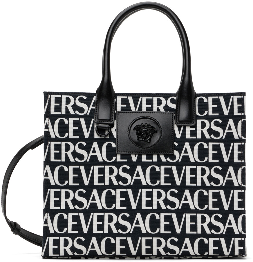 

Черная объемная сумка с короткими ручками Versace