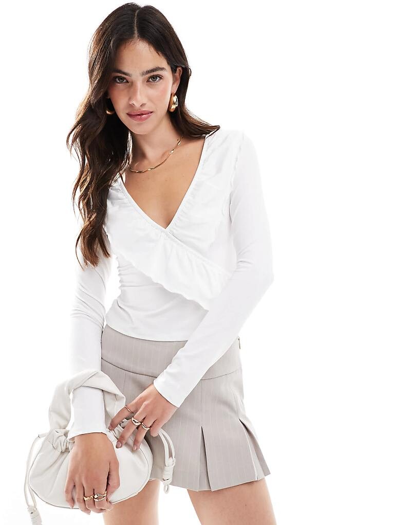 

ASOS DESIGN – топ с оборками цвета слоновой кости