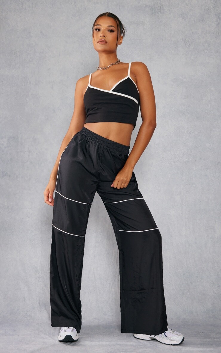 

PrettyLittleThing Черные спортивные брюки с мягкой окантовкой, Черный