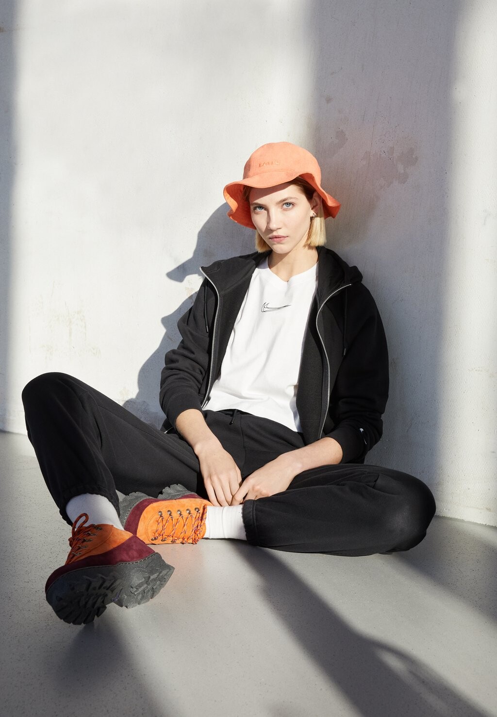 

Футболка с принтом CROP TEE Nike Sportswear, белый