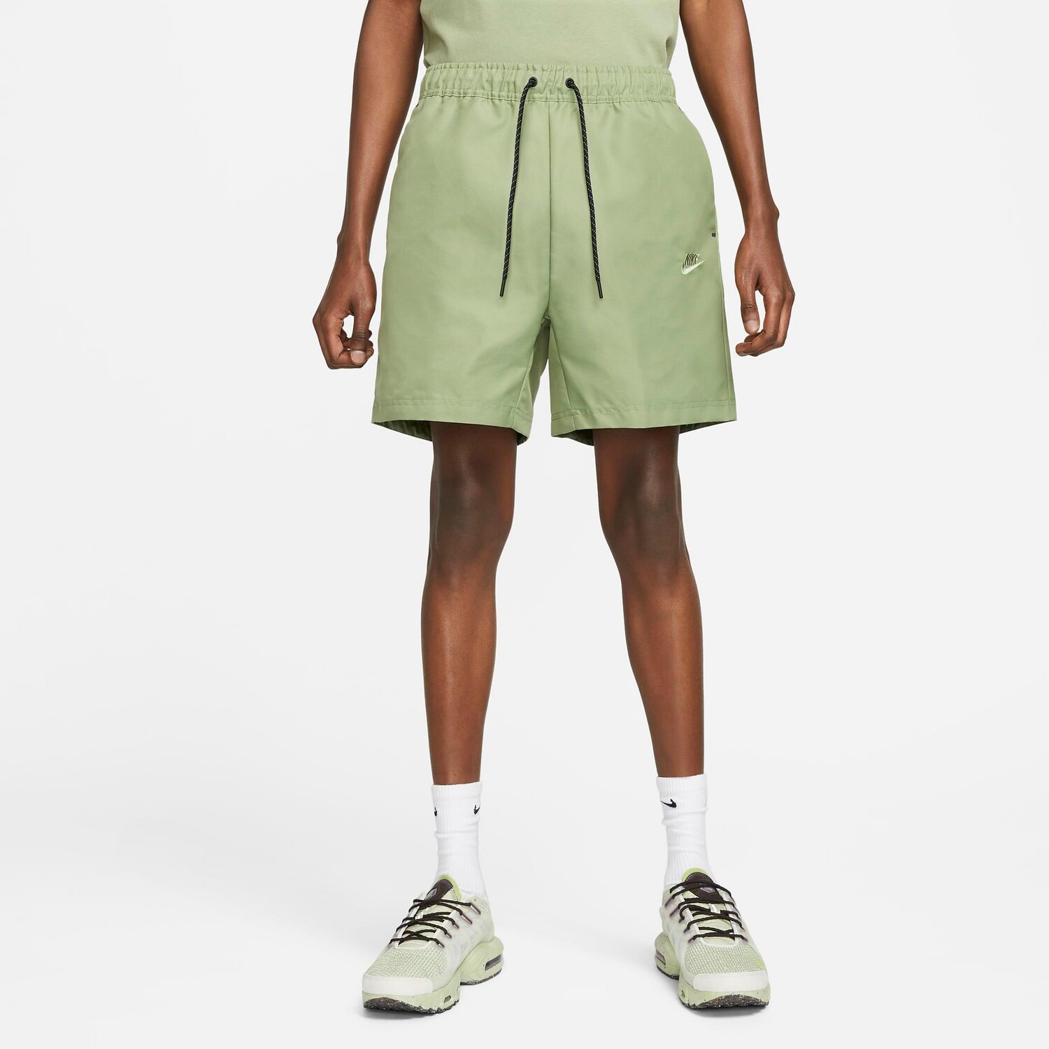

Мужские универсальные шорты Nike Sportswear Tech Essentials 6 дюймов, зеленый